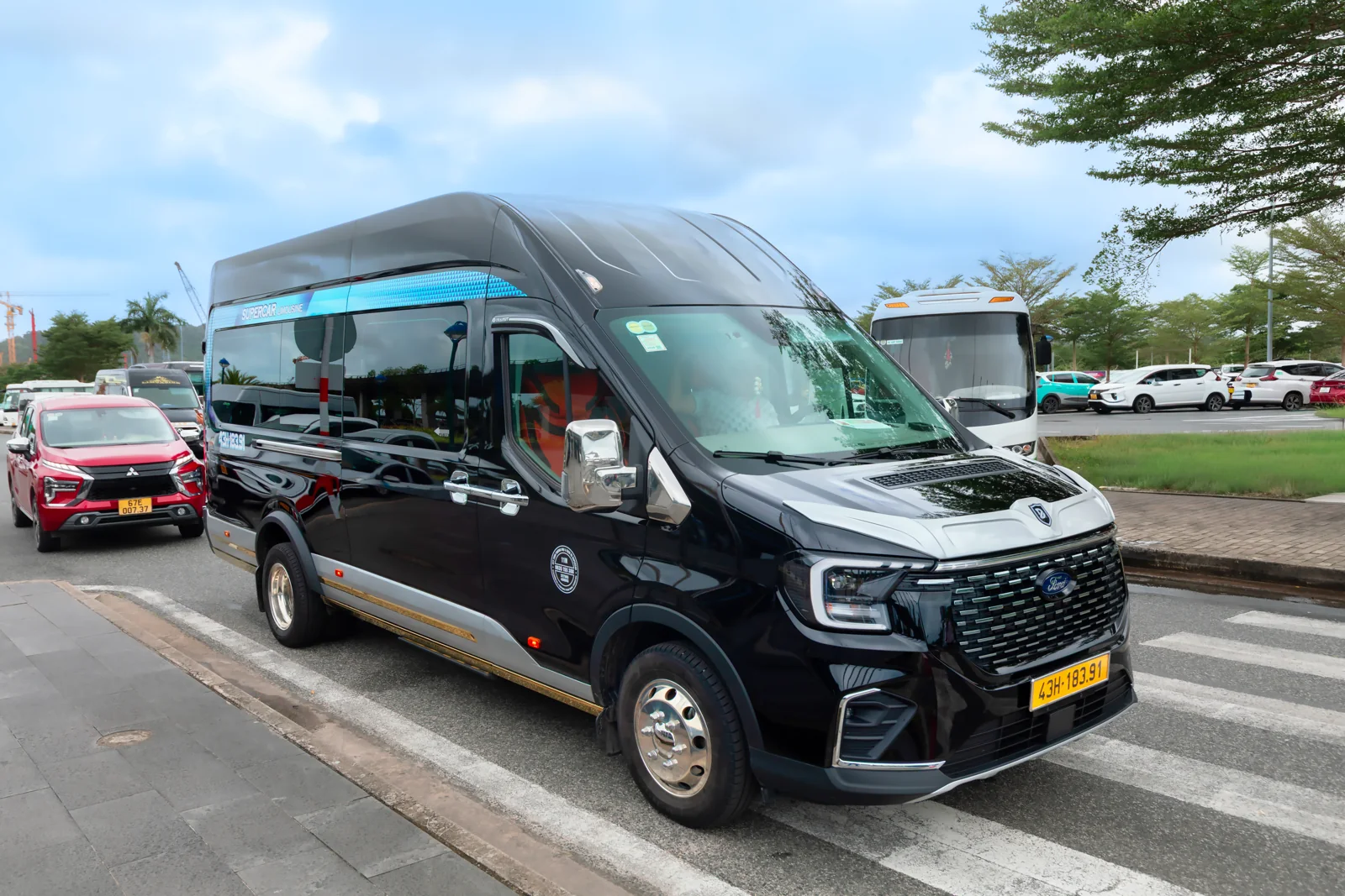 Ngoại thất Limousine Supercar Phú Quốc